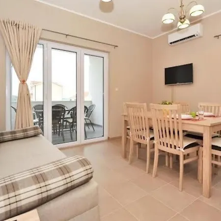 Studio Fur 4 Personen Ca 45 Qm In Srima, Dalmatien Norddalmatien - B60474 * Srima